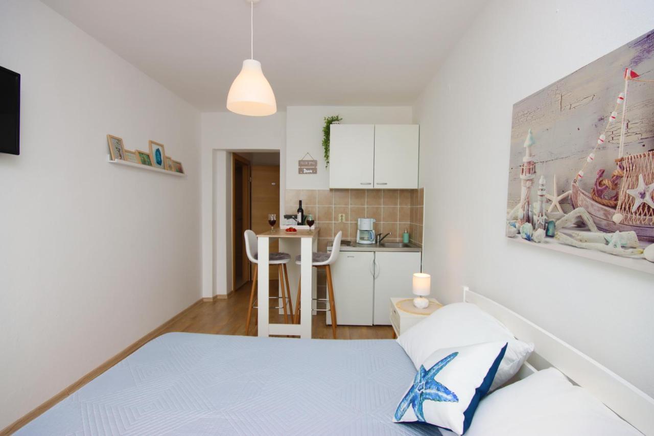 Apartments Nina ツァヴタット エクステリア 写真